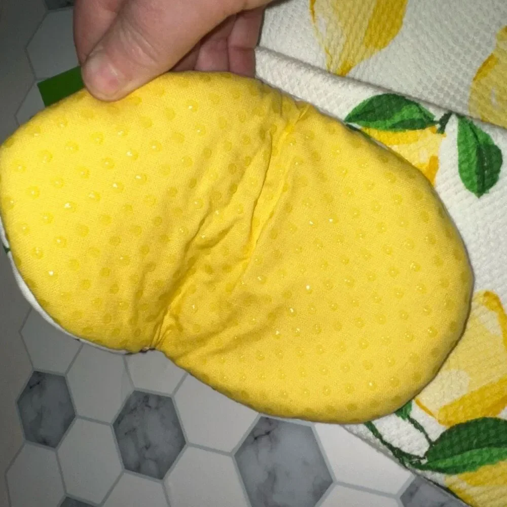 Kate Spade Yellow and White Lemon Pattern Kitchen Linen Set NWT